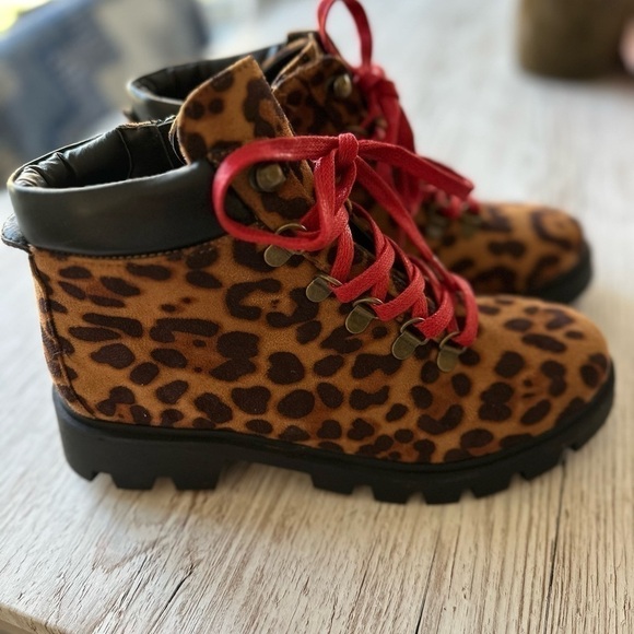 Lust4life Combat Boots with Cheetah Animal Print & red laces size 6.5 - Picture 7 of 7